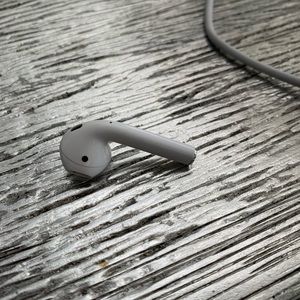 Final price ** Lone left AirPod- box inc!